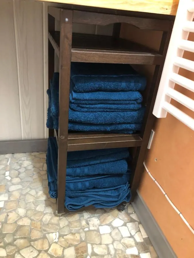 Super Besse Appartement Le Gite Bessard 6 Couchages Le Bois De La Reine 0*, Besse-et-Saint-Anastaise